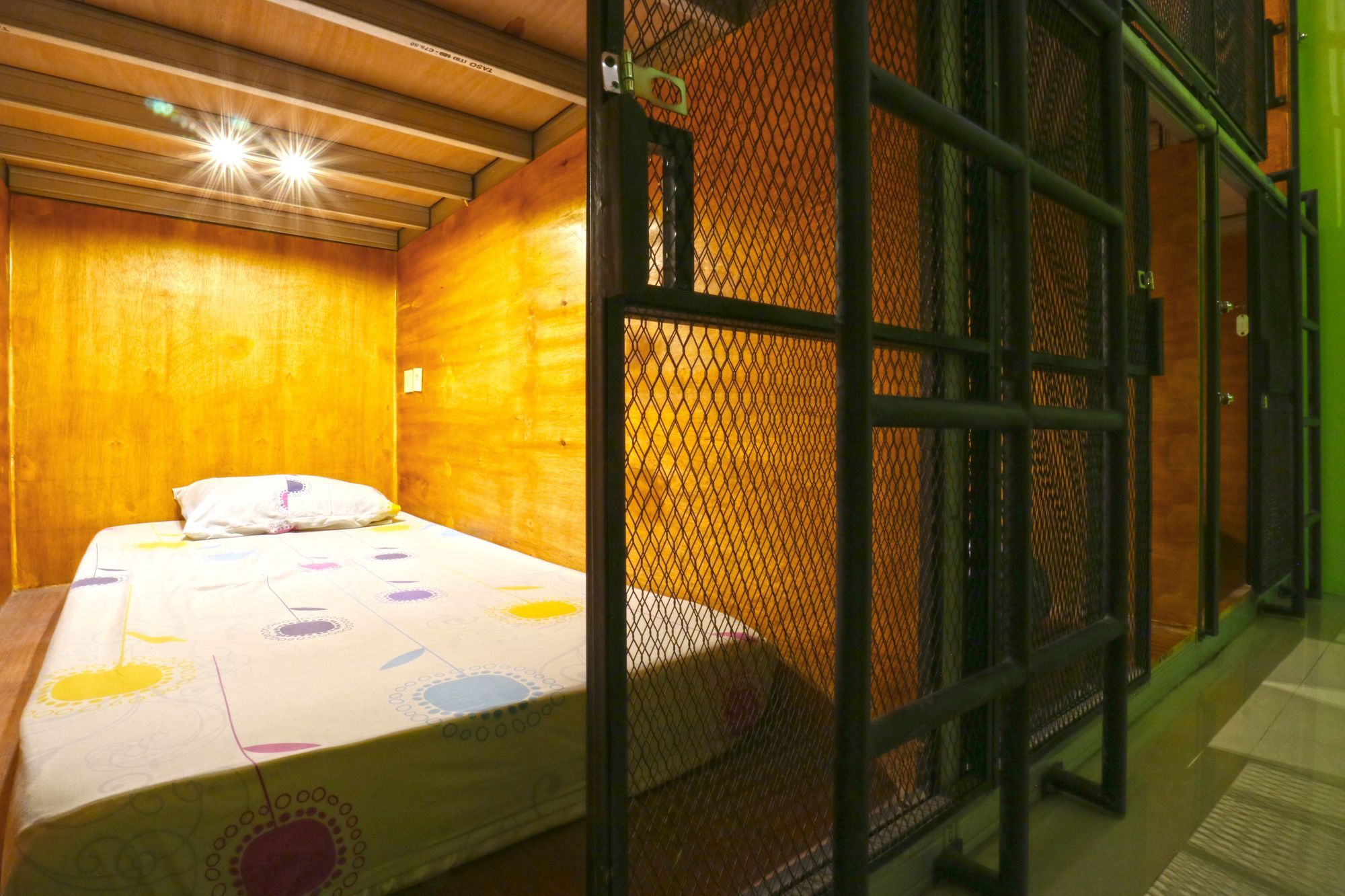 Hotel Kapsul Kayu Jati I -