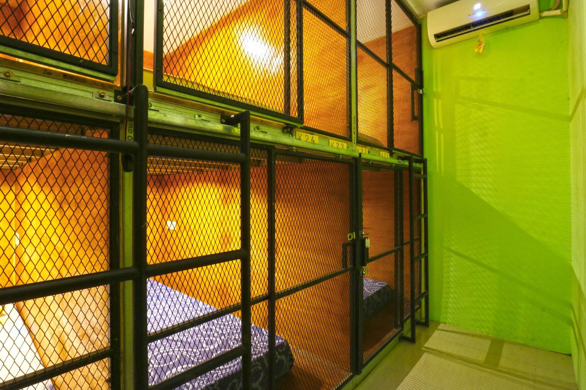 Kapsul Kayu Jati I - Hotel Jakarta