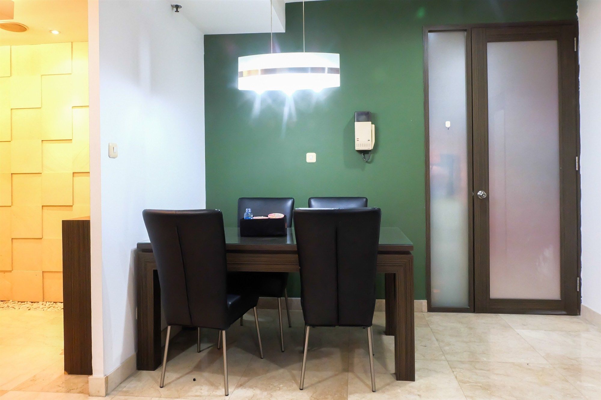 Apartment 2 Bedroom Park Royale By Travelio *