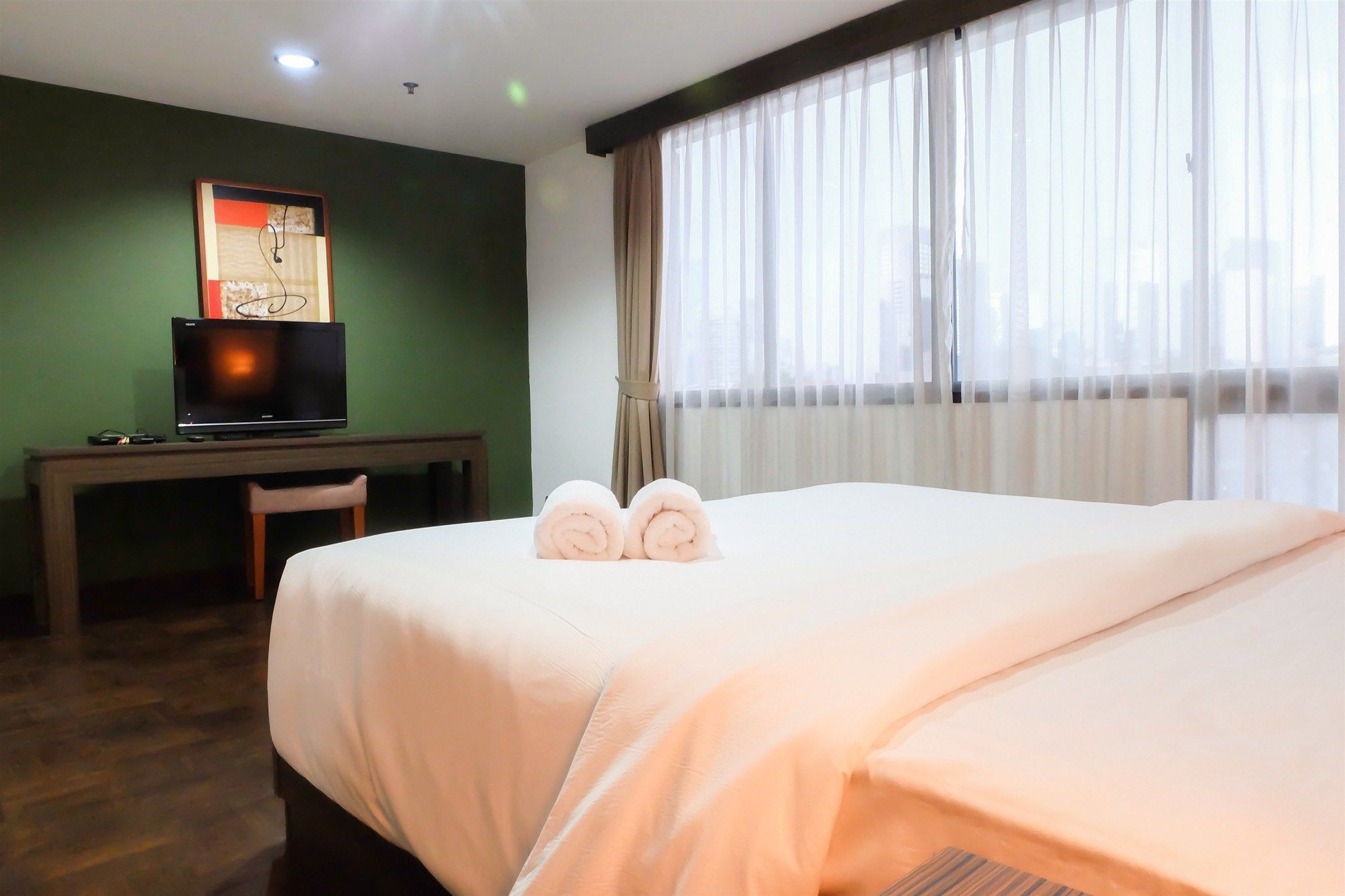 2 Bedroom Park Royale By Travelio