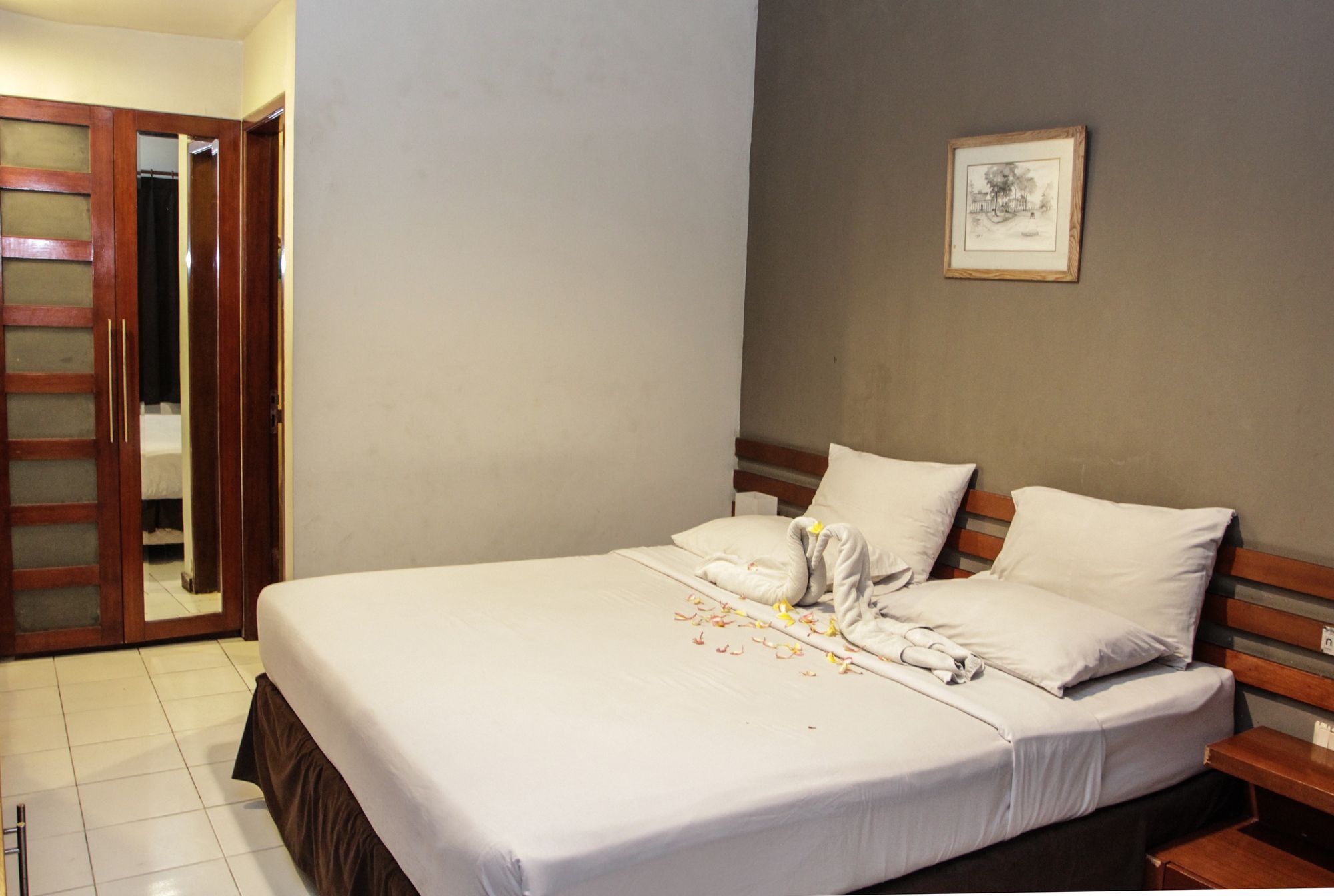 Hotel N *