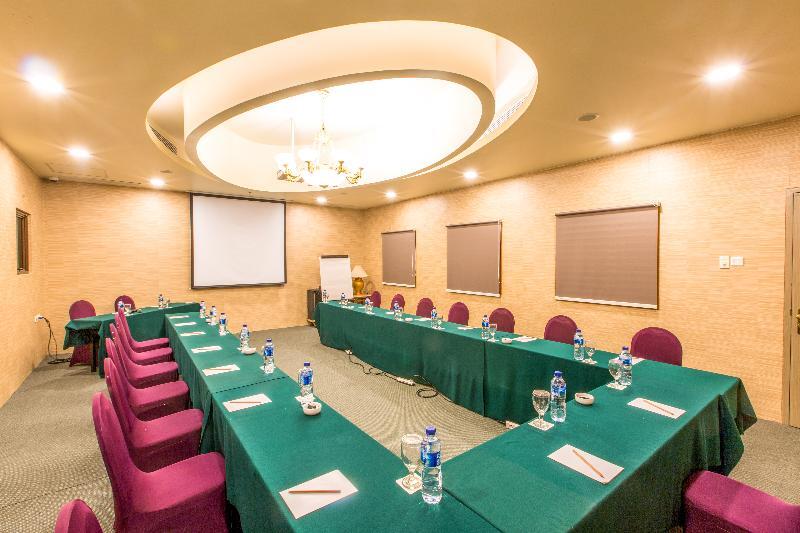 Hotel Sunlake Waterfront & Convention