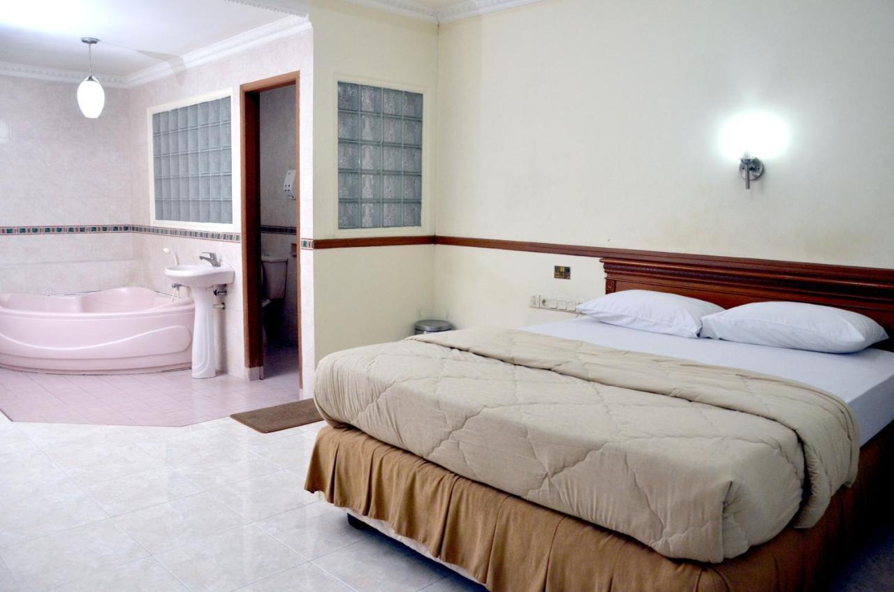 Khách sạn C'one Cempaka Putih 2*