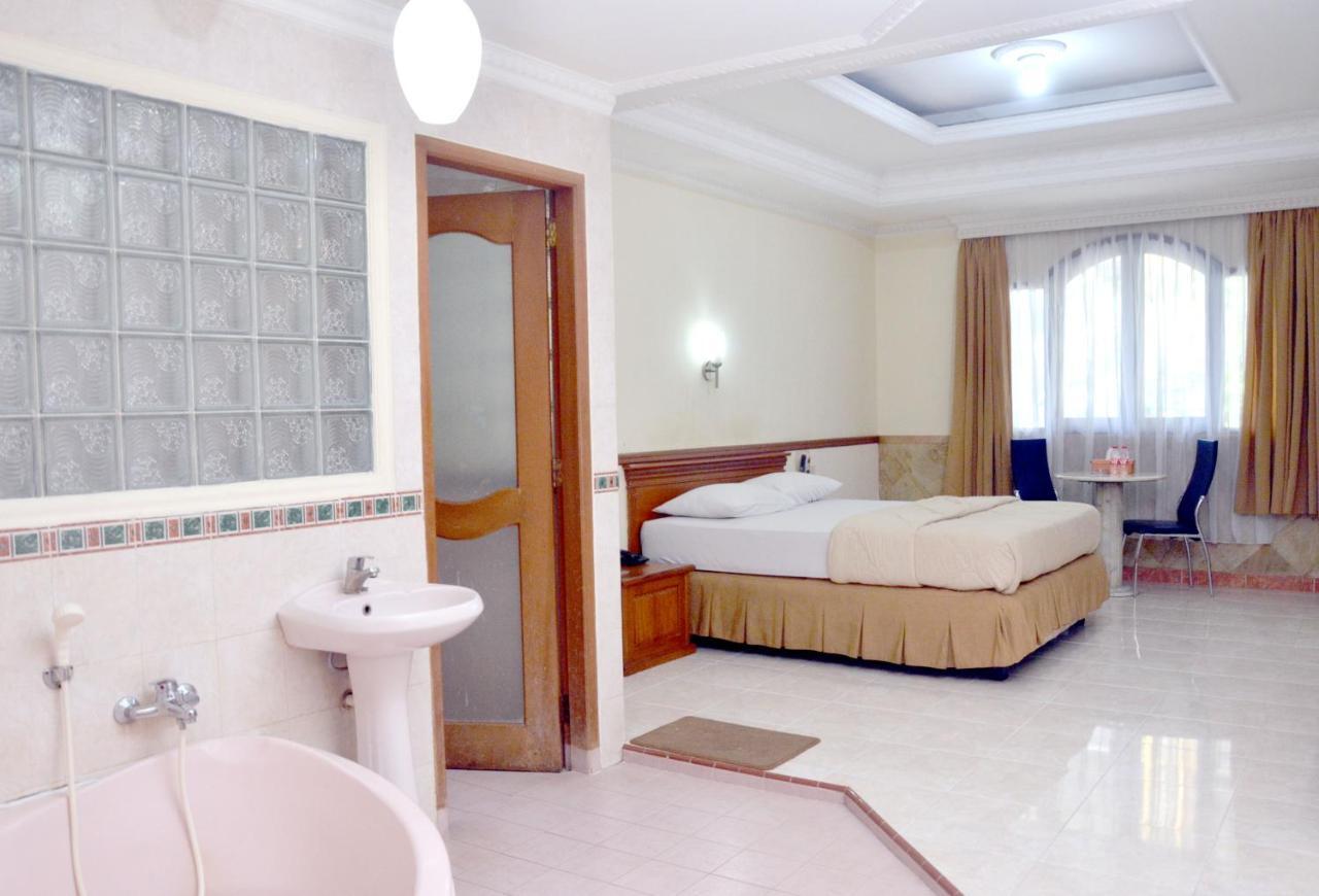 Khách sạn C'one Cempaka Putih 2*