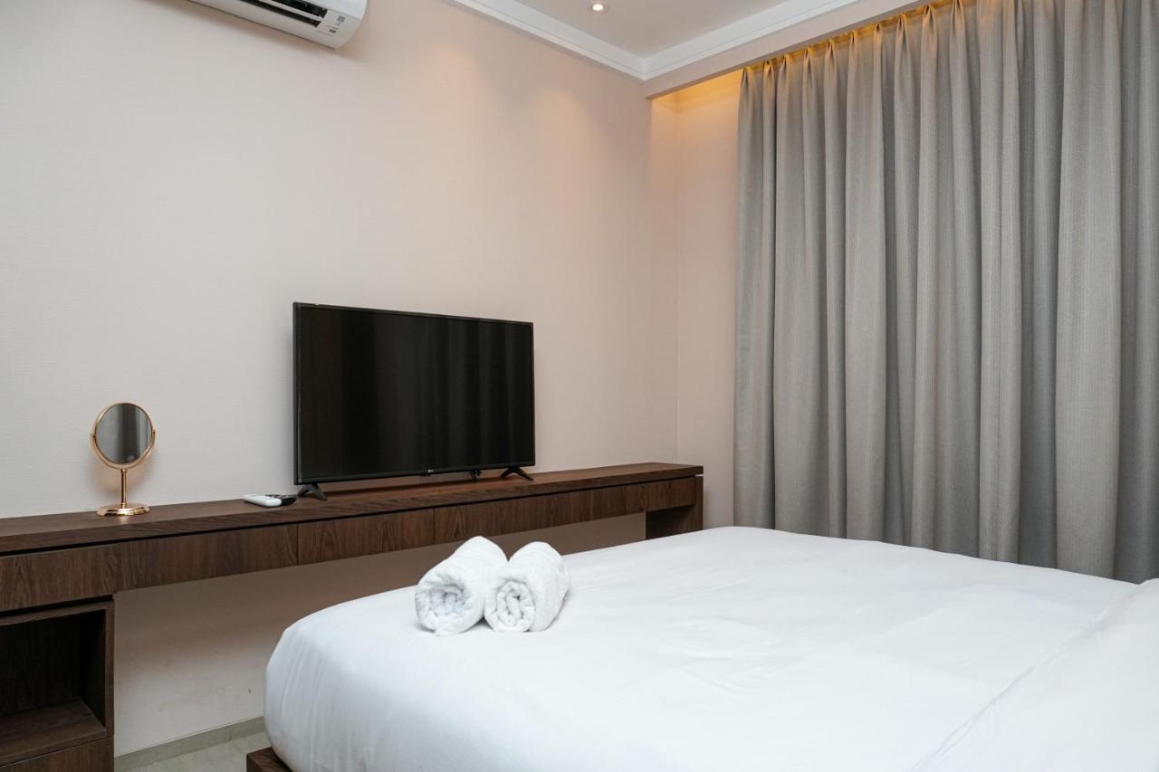 Minimalist And Cozy 2br Citralake By Travelio Apartment Jakarta