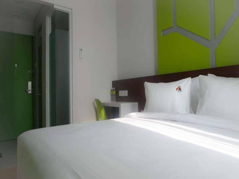 Maxonehotels.com At Pemuda Hotel