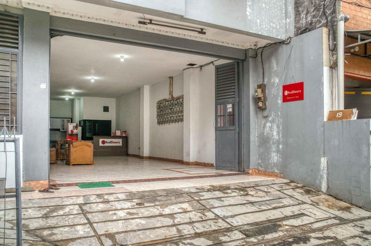 Reddoorz Near Duta Merlin Guest house