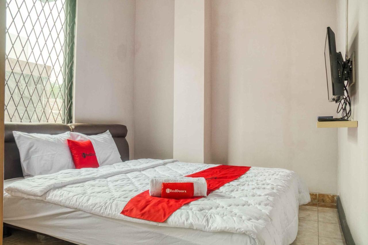 Reddoorz Near Duta Merlin Guest house