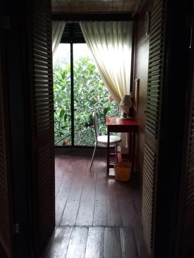 Gasthof Nila House, Sharia Family