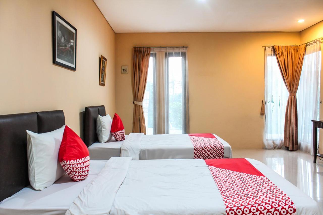 Hotel Oyo 968 Tirthankara 2*