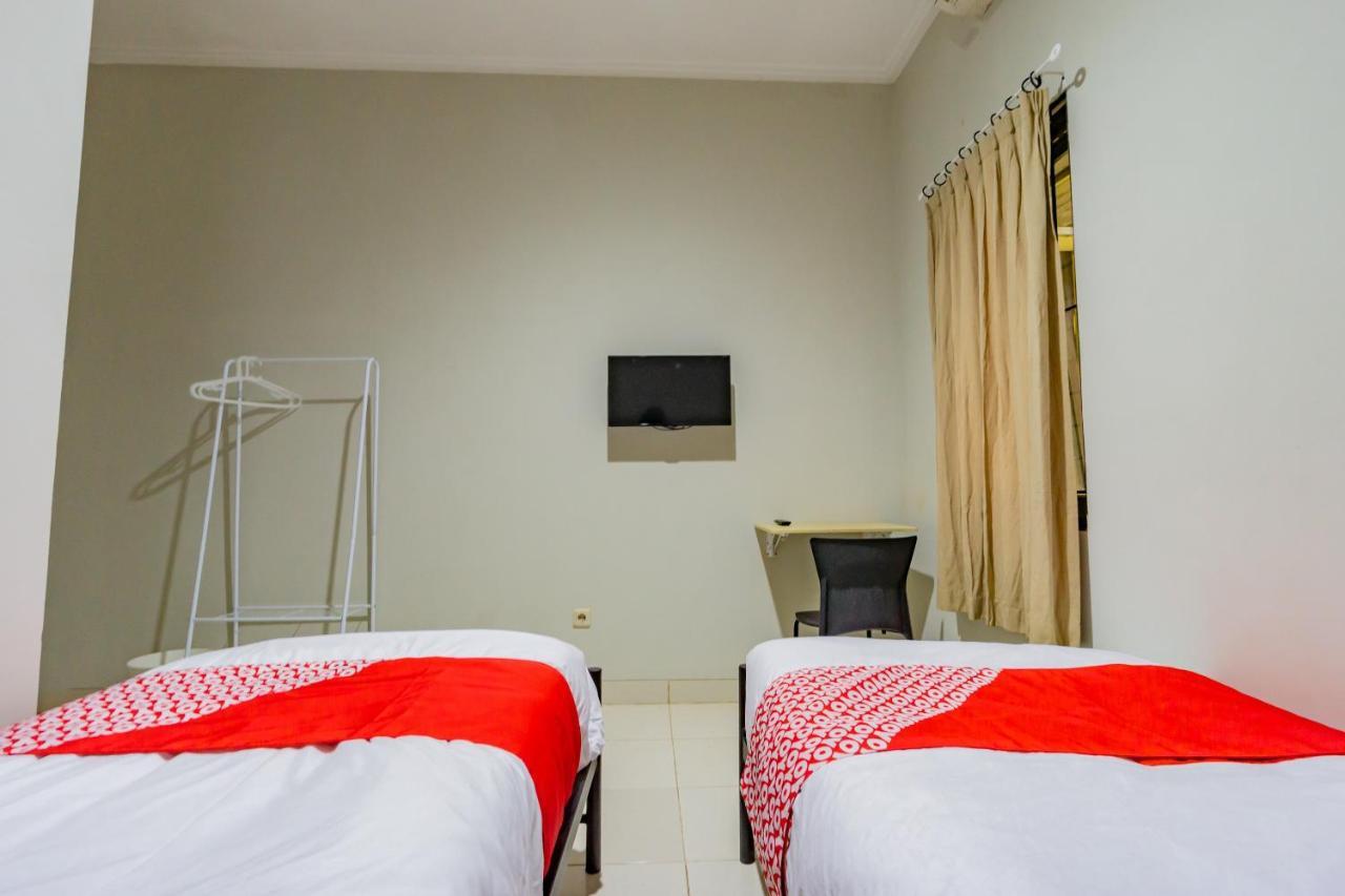 Hotel Oyo 2416 Griya Otista Syariah