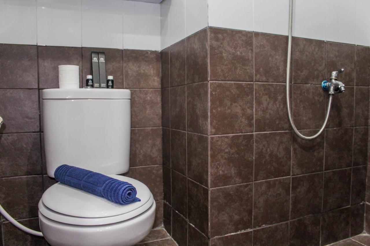 Apartment Minimalist 2br Pramuka Near Shopping Mall By Travelio
