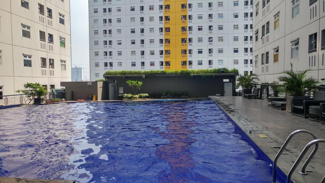 Minimalist 2br Pramuka Near Shopping Mall By Travelio *