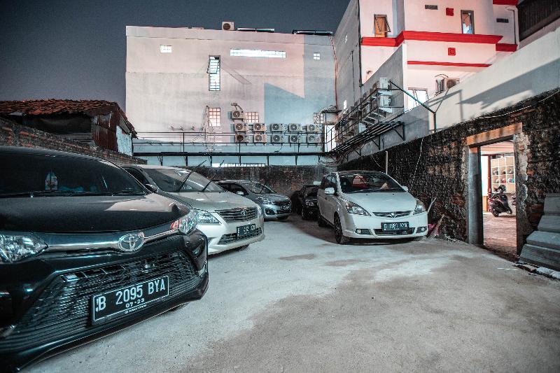 Khách sạn Taisir Near Palmerah Mitra Reddoorz