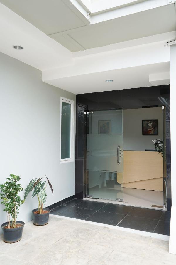 Urooms Senayan 2*