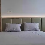 Apt Pejaten Park 1Br Khaki With Smarttv And Pool