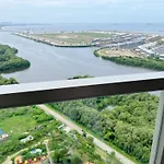 Gold Coast Pik Sea View Apartments By Longesuites