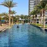 Gold Coast Dubai Room Netflix