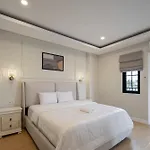 Cove Odilia Suite