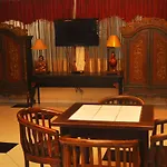 Hotel New Idola