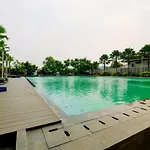 Best Emerald Studio Room Apartment At Capitol Park Residence By Travelio