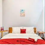 RedDoorz Plus near Taman Ismail Marzuki