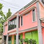 Reddoorz Near Taman Mini Jakarta
