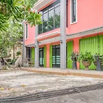 Reddoorz Near Taman Mini Jakarta