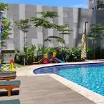 Comfortable Studio Room At Signature Park Grande Apartment By Travelio