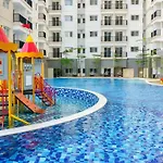 Comfortable Studio Room At Signature Park Grande Apartment By Travelio