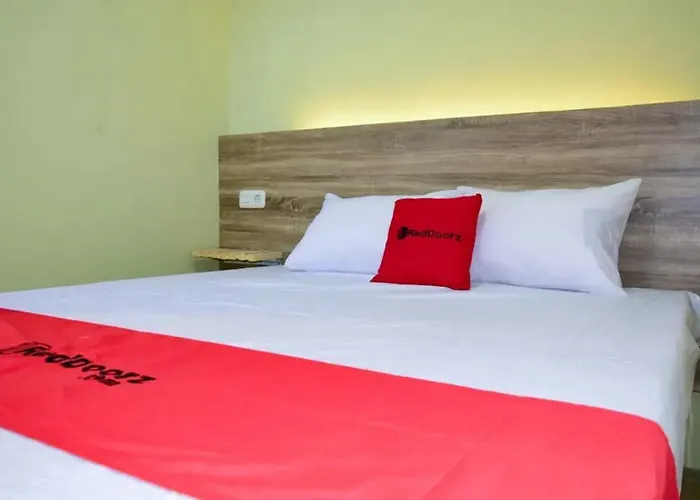 Reddoorz Near Mangga Dua Square