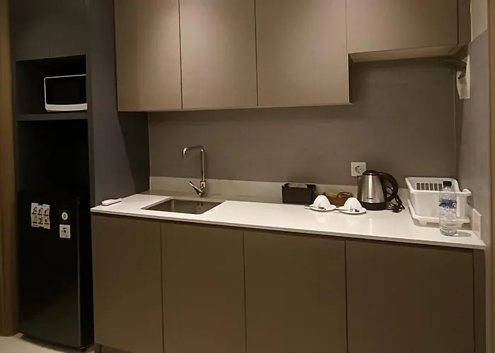 Gold Coast Dubai Room Netflix
