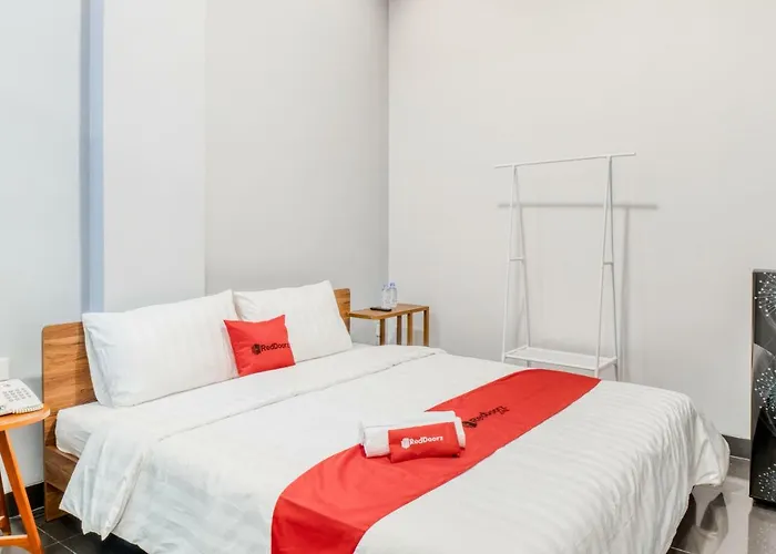 RedDoorz Plus near Taman Ismail Marzuki