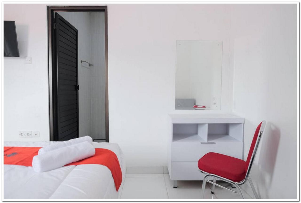 Hotel Reddoorz Near Kota Tua 2 2*