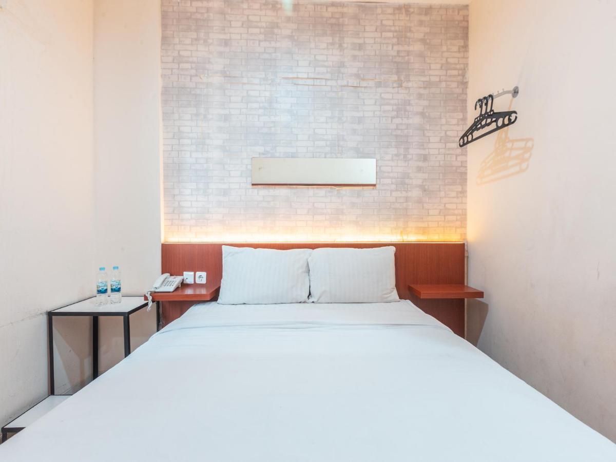 Hotel Oyo 1737 Celvasha Near Rs Budi Kemuliaan