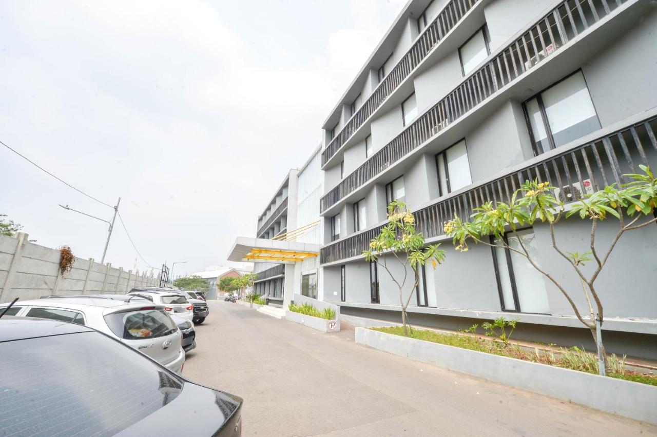 Hotel Urbanview Sleepzzz Equestrian Jakarta