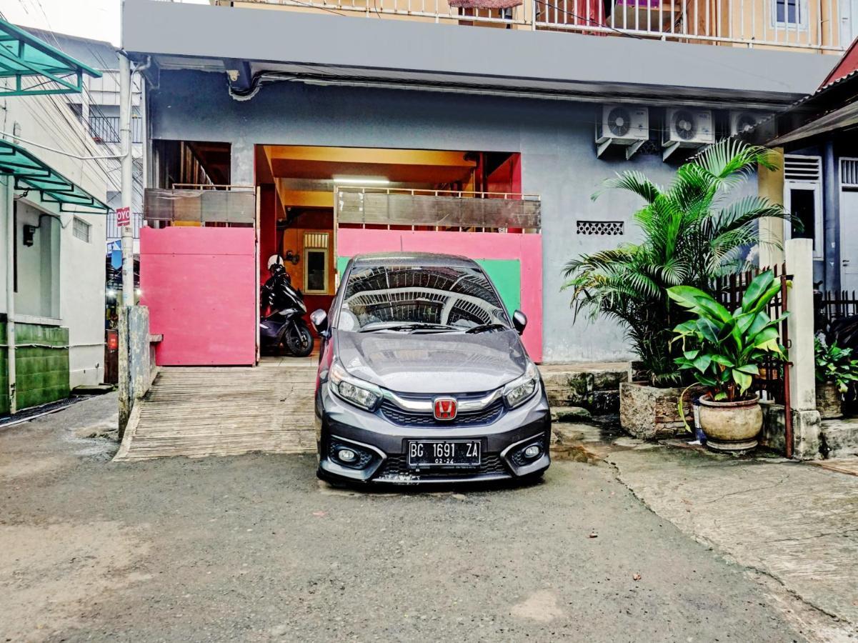 Oyo 90469 Benhil Karet Tengsin Hotel Jakarta