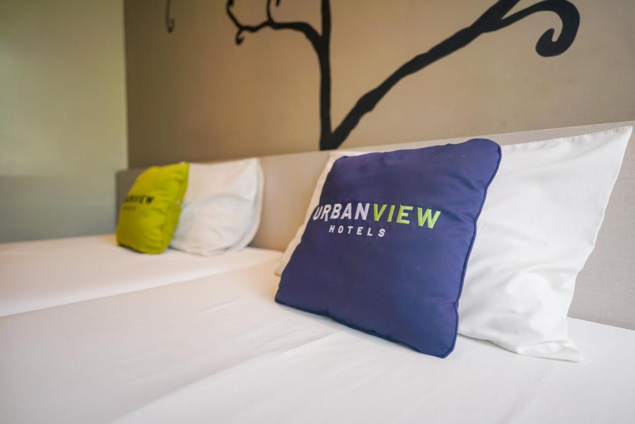 Urbanview Sleepzzz Equestrian Hotel Jakarta