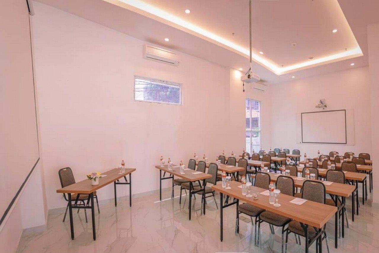 Hotel Dafam Express Jaksa 2*