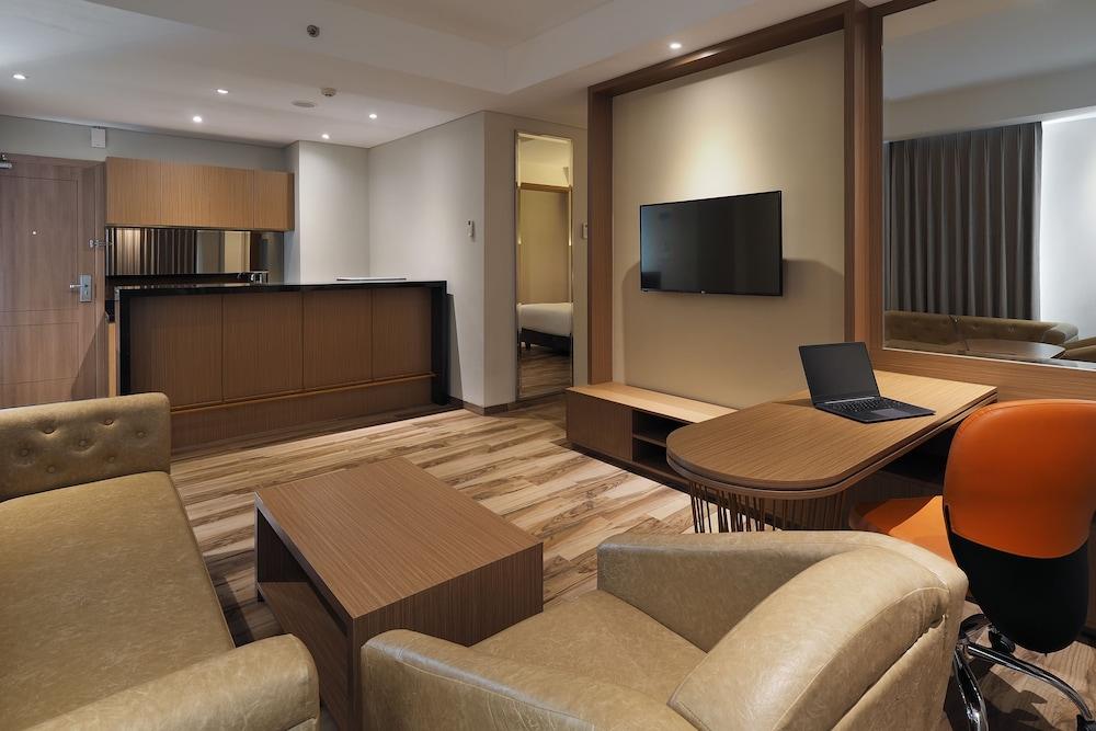 Horison Ciledug 3* Jakarta