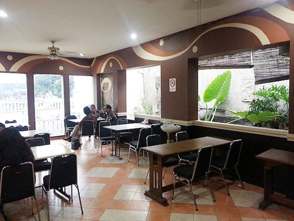 Hotel Super Oyo Collection O 91409 Fiducia Otista 153 - 157