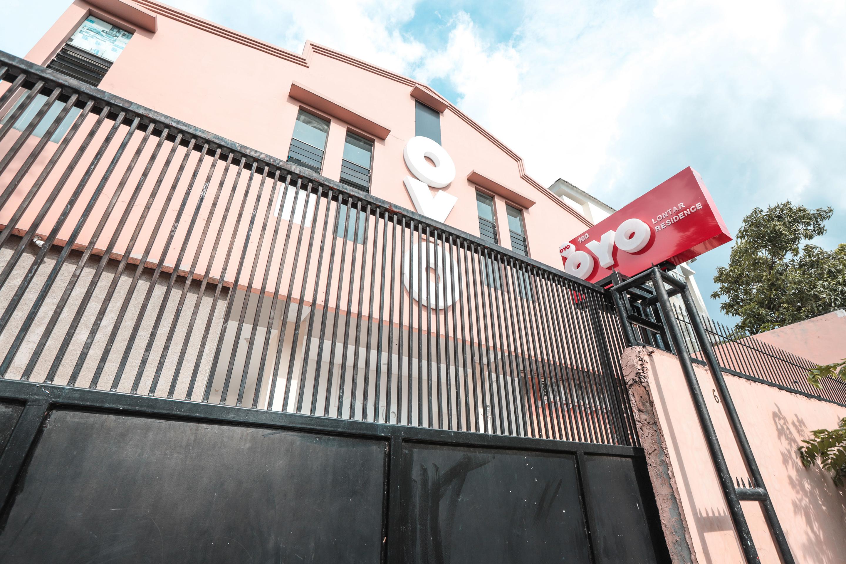 Super Oyo 160 Lontar Khách sạn 2*