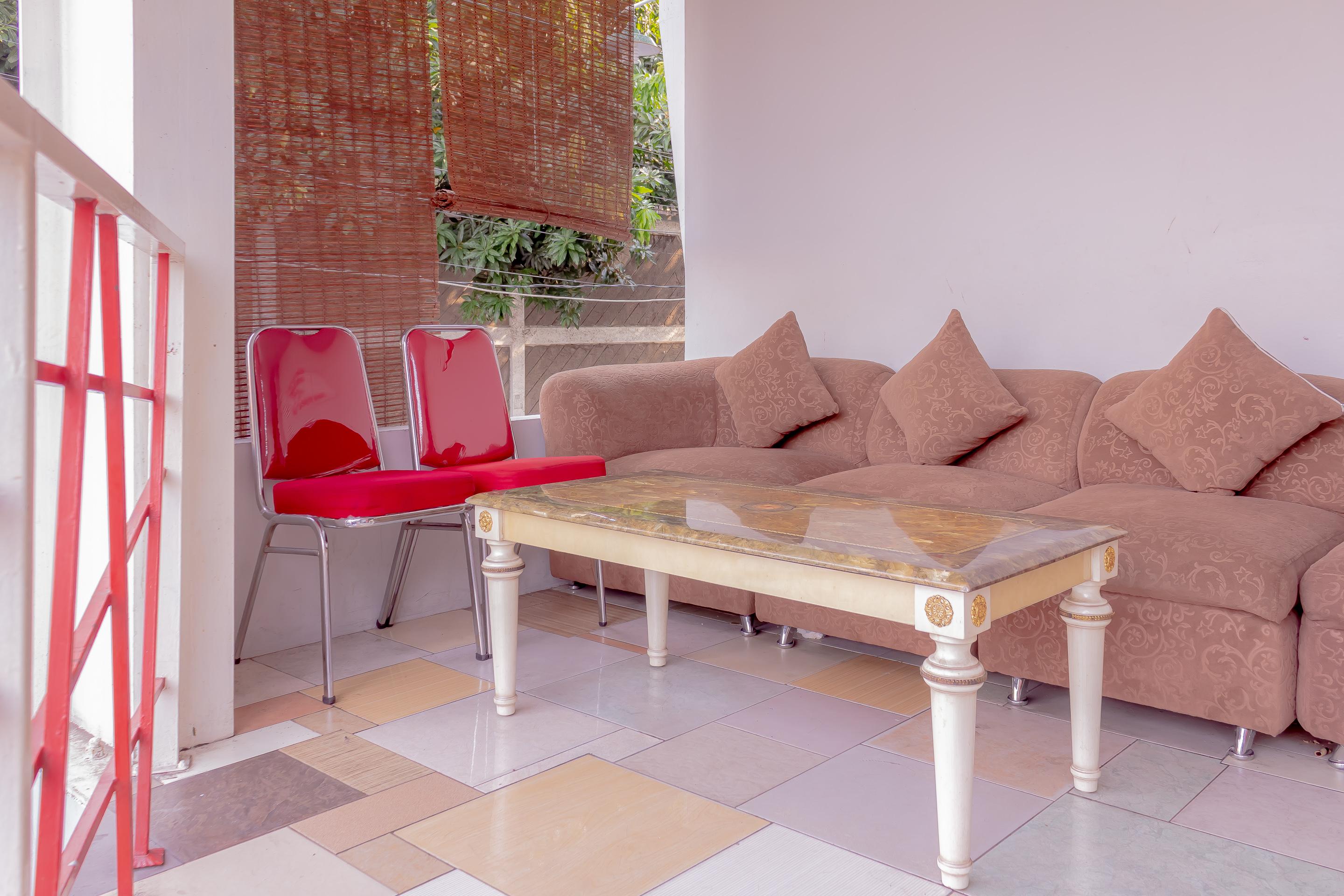 Oyo 208 G House Hotel Jacarta