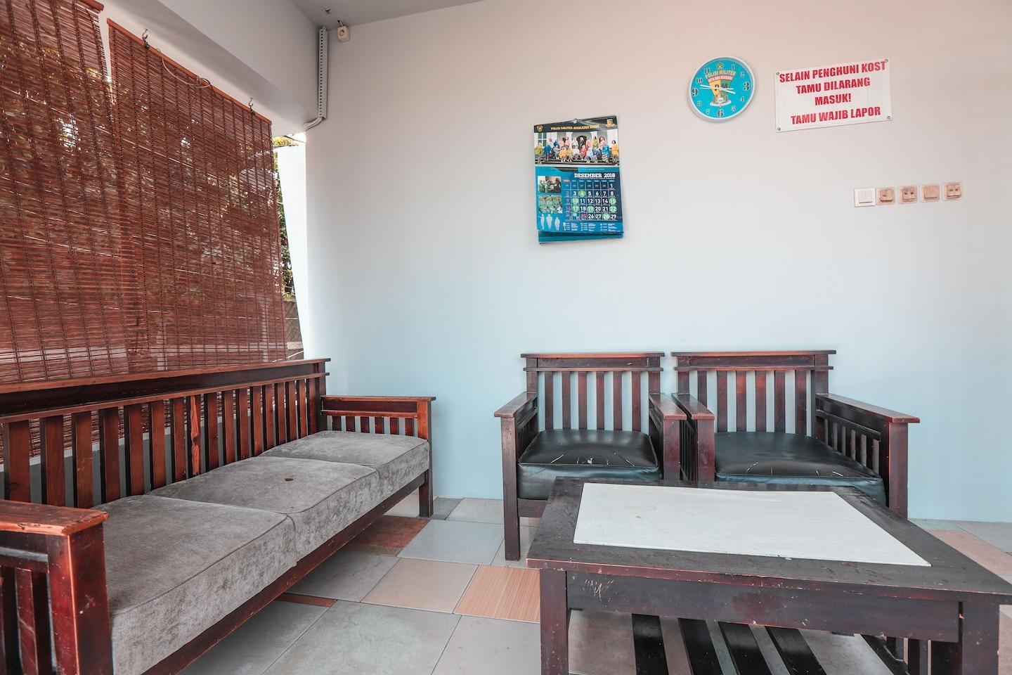 Oyo 208 G House Hotel Jacarta