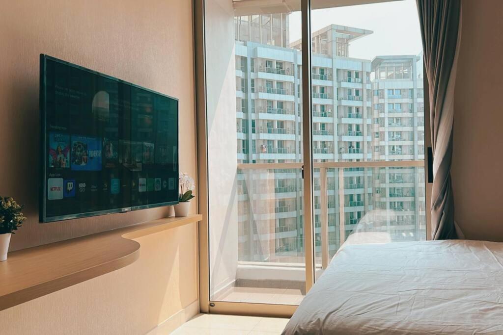 Cozy Studio In Taman Anggrek Residences * Jakarta