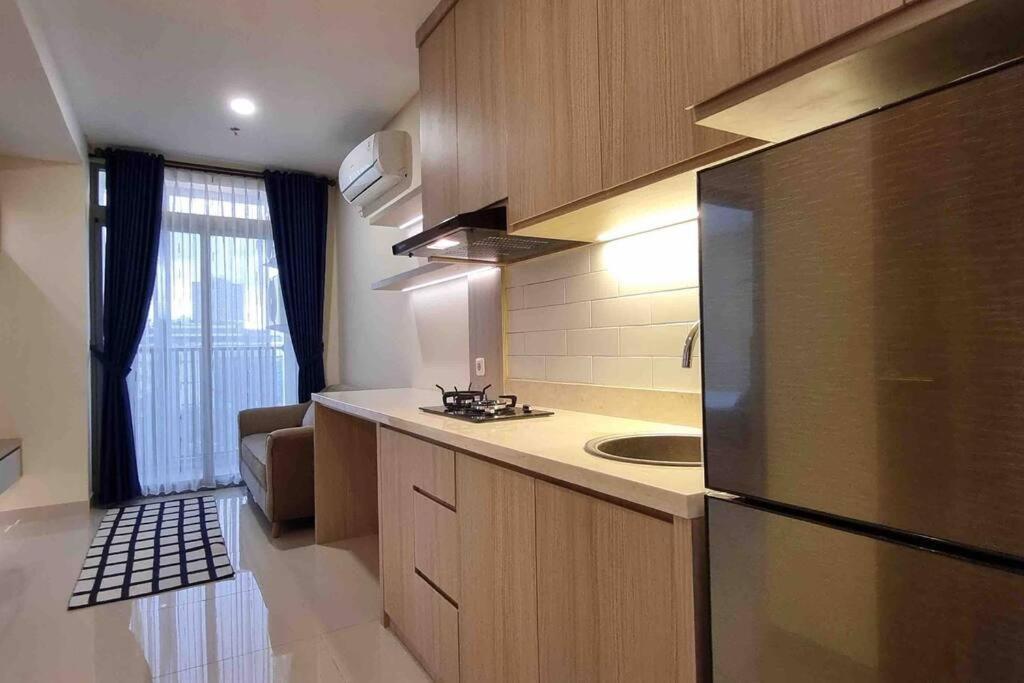 Apartment Pejaten Park 1br Khaki With Smarttv And Pool Jakarta