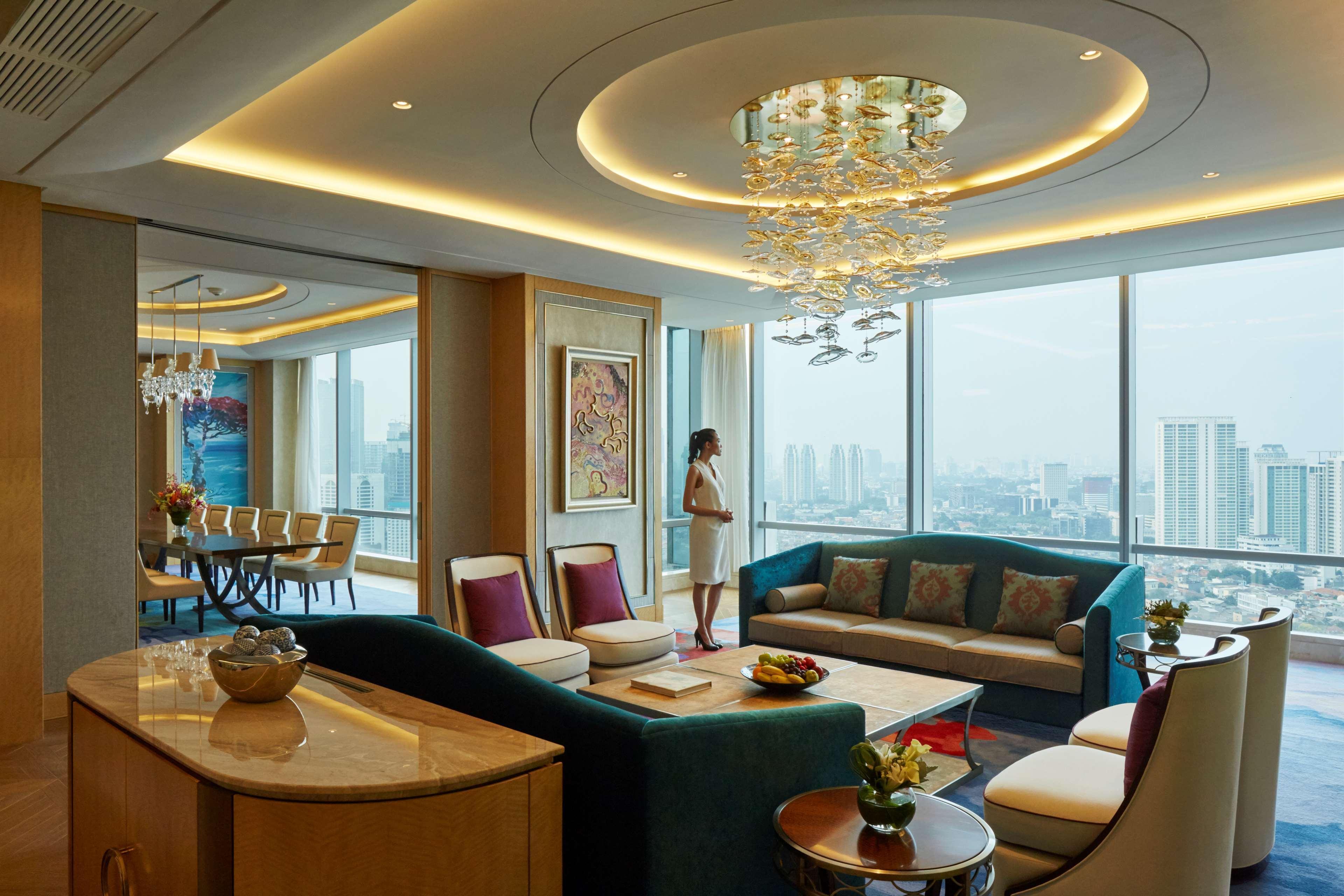 Raffles Hotel 5*