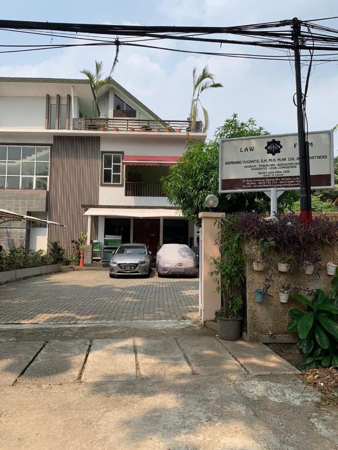 Oyo 93145 Pondok Alam Syariah Jakarta