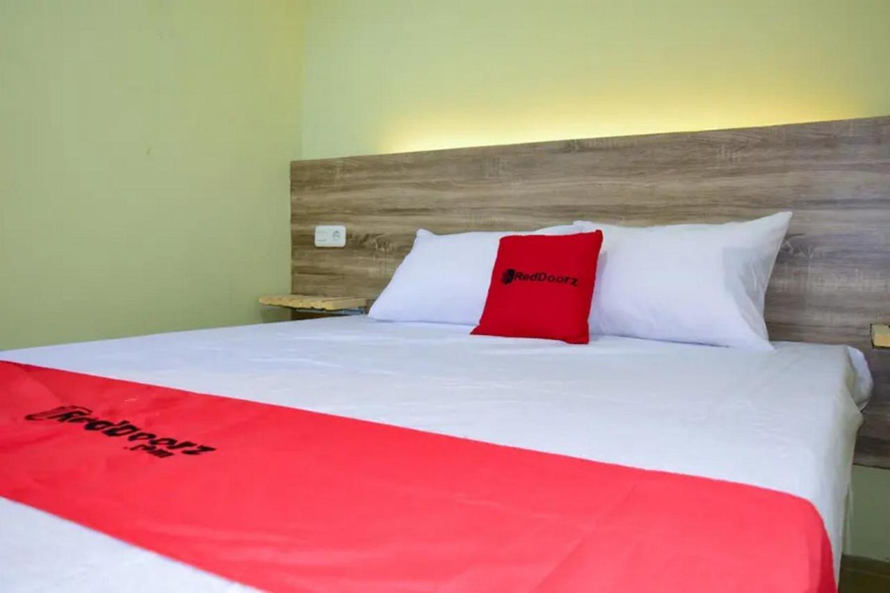 Reddoorz Near Mangga Dua Square *
