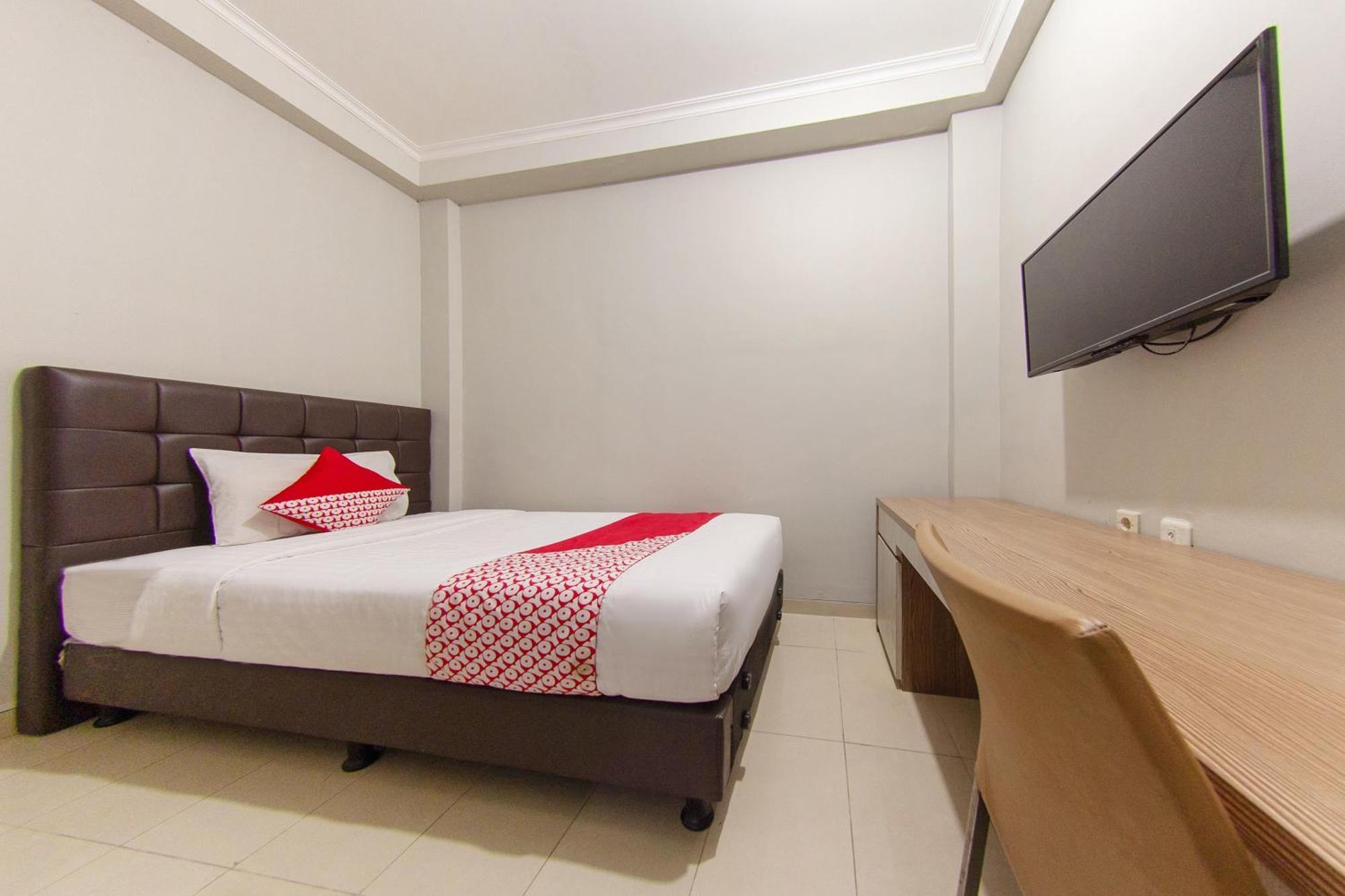 Hotel Oyo 657 Elite Park Mall By Tos Jakarta
